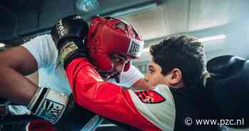 Film 'Cool Abdoul' in openlucht te zien in Nieuw Gent, inclusief bokssparing en vragen aan Ismaïl Abdoul zelf - Provinciale Zeeuwse Courant