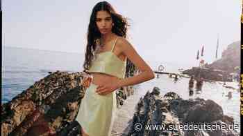 Der Trend "Y2K": Diese Mode muss einem einfach Spaß machen - Süddeutsche Zeitung - SZ.de