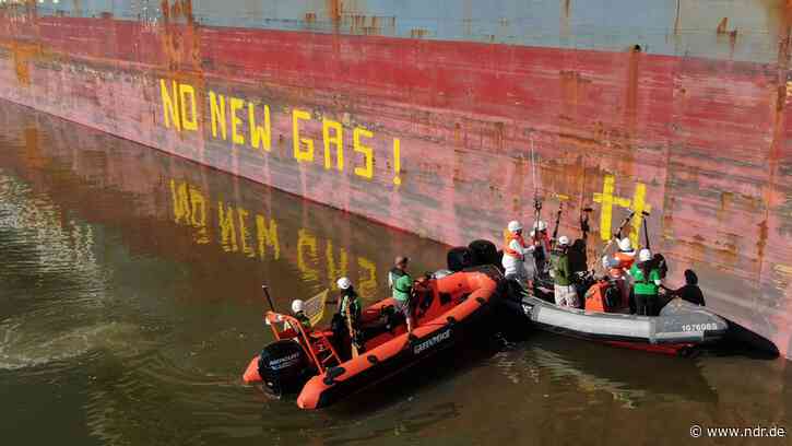 Brake: Greenpeace protestiert gegen Export von Gas-Pipelines - NDR.de