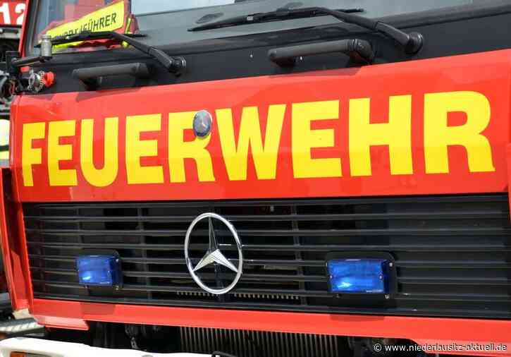 Feuerwehrmänner bei Brand in Finsterwalde verletzt. Anwohner evakuiert - NIEDERLAUSITZ aktuell
