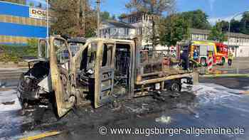 Fahrer schwerverletzt: So kam es zum Pritschenwagen-Brand in der Reuttier Straße