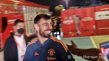‘Assisting a fan now’ – Bruno Fernandes hands fan his chicken in hilarious clip after Man Utd thrash Liver... - The US Sun