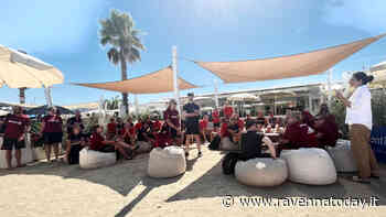 Le calciatrici del Bayern Monaco 'approdano' sulla spiaggia di Cervia - RavennaToday