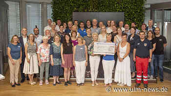 Spendenübergabe: Stiftung steckt 100.000 Euro in Förderung regionaler Projekte