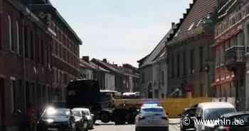 Vrachtwagen valt in panne tijdens levering bouwmateriaal - Het Laatste Nieuws