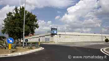 Rebibbia, va a colloquio con un detenuto e porta in carcere droga e microcellulari