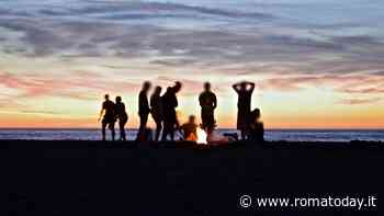 Ferragosto, nel comune del litorale stop a falò e bagni di mezzanotte