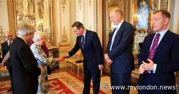 Royal Family: The Queen's secret passageway in Buckingham Palace so she can escape parties to her bedroom - My London