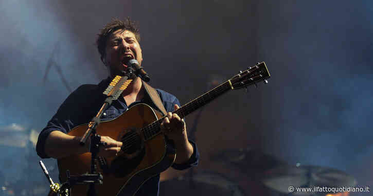 Marcus, il cantante dei Mumford and Sons rivela: “Ho subito molestie quando avevo 6 anni”