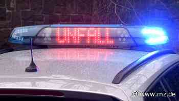 Auto rammt in Zeitz ein Verkehrszeichen: Fahrer ist ohne Führerschein unterwegs - Mitteldeutsche Zeitung