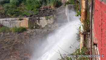 Bolzaneto, si rompe tubo dell'acquedotto: vigili del fuoco all'opera - GenovaToday