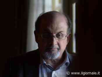 Lo scrittore Salman Rushdie accoltellato sul palco a New York