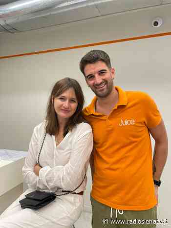 L’attrice Emily Mortimer in vacanza a Siena - RadioSienaTv