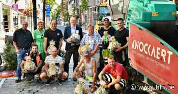 Handelaars bedanken wegenwerkers voor vernieuwing Ooststraat in recordtempo - Het Laatste Nieuws