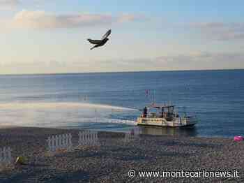 All’alba, a Nizza, si “lavano” le spiagge… (Foto) - MontecarloNews.it