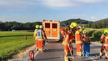 Motorrad gegen Auto auf der St2359: Zwei Personen schwer verletzt
