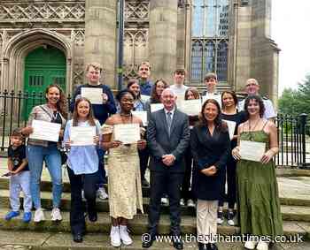 PC Nicola Hughes' father presents MP summer school certificates - The Oldham Times
