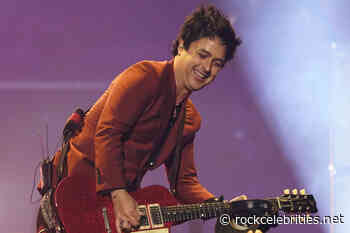 Billie Joe Armstrong Invites A 10-Year-Old Green Day Fan To Perform Live - Rock Celebrities