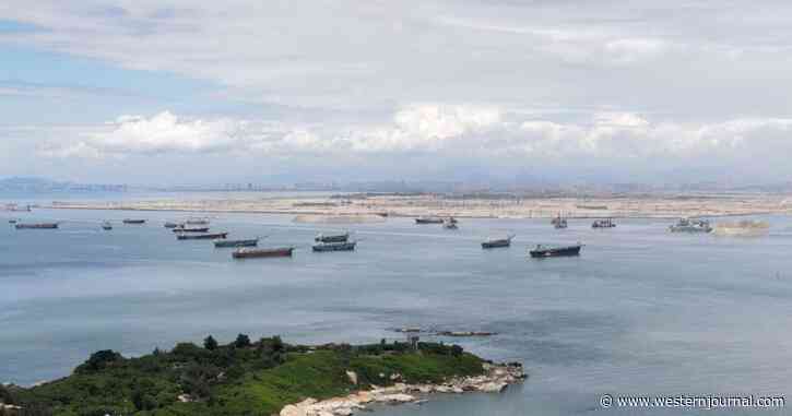 Thousands of Chinese Dredgers Are Closing the Gap Between Mainland and Taiwanese Island