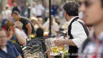 Inflation: Nur Egoisten sparen jetzt am Trinkgeld - Wirtschaft - Süddeutsche Zeitung - SZ.de