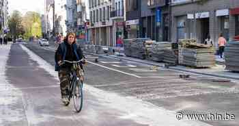 Politie sluit nachtwinkel met vervallen voedsel en ongedierte - Het Laatste Nieuws