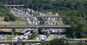 Ongeval op Antwerpse Ring ter hoogte van Antwerpen-Oost richting Nederland: drie rijstroken versperd - Het Laatste Nieuws