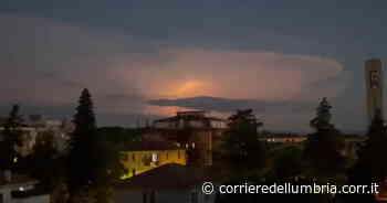 Temporale nel Reatino, tuoni e lampi: il video da Foligno - Corriere dell'Umbria