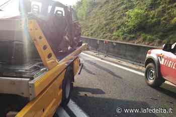 Auto contro carro del bestiame sul raccordo autostradale di Fossano - La Fedeltà
