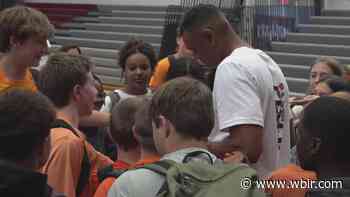 VFL Allan Houston speaks at Alcoa Middle School - WBIR.com