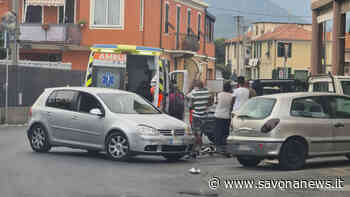 Albenga, svolta avventata per il parcheggio: auto travolge un giovane in bicicletta - SavonaNews.it
