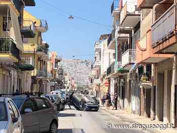 Cappotta con l'auto a Floridia, illeso. Incidente in centro, tra via Garibaldi e Romagnosi - SiracusaOggi.it