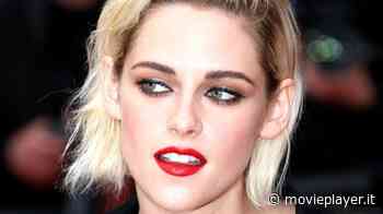Kristen Stewart sulla sua prima esperienza con i paparazzi: "Stavo fumando erba con il mio ex" - Movieplayer.it