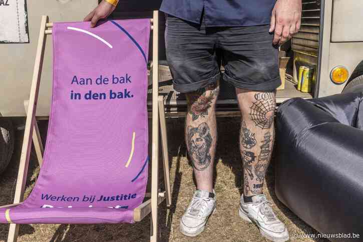 Minister van Justitie zoekt naar cipiers op metalfestival Alcatraz: 