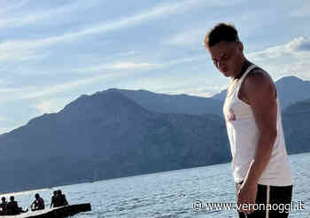 Tom Wlaschiha a Verona, l'attore di Stranger Things in vacanza sul Garda - veronaoggi.it