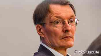 Doch nur drei Pikse? | Lauterbach zeigt sein Impfzertifikat - BILD