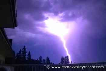 Video: Okanagan sky lights up after thunderstorm - Comox Valley Record