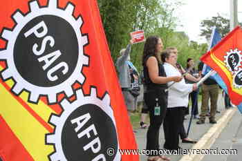 B.C. navy base rally part of growing federal government labour dissatisfaction - Comox Valley Record
