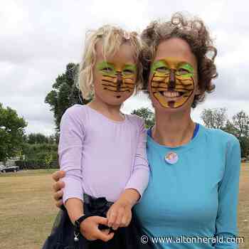 Face painter adds smiles to party for environment in Alton | altonherald.com - Alton Herald