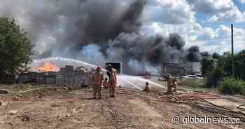 Multiple alarm blaze destroys barns in Flamborough: Hamilton Fire - Global News