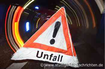 Unfall in Weinheim: Auto kracht gegen Baum und überschlägt sich - Stuttgarter Nachrichten