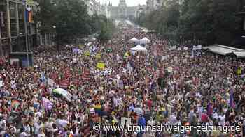 Rund 50.000 Menschen bei Regenbogenparade in Prag
