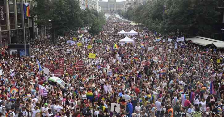 Rund 50.000 Menschen bei Regenbogenparade in Prag