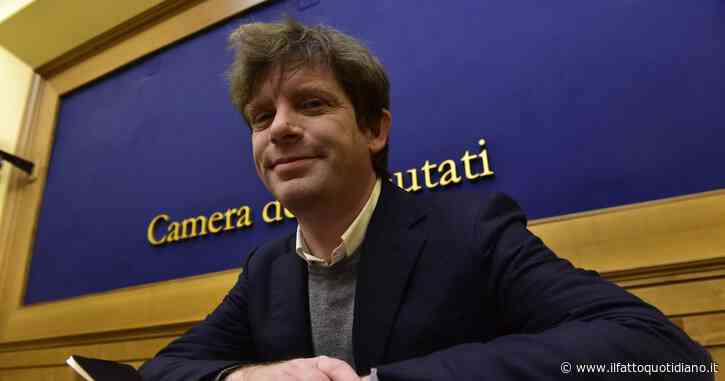 “Civati di nuovo in lista col Pd”. L’ex deputato smentisce su Twitter: “Sono a casa che sto stirando. Verificate prima di scrivere”