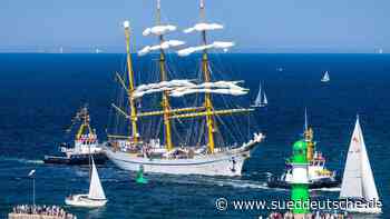 Schifffahrt - Rostock - Hanse Sail Rostock: Vierstündige "Gorch Fock"-Ausfahrt - Wirtschaft - Süddeutsche Zeitung - SZ.de
