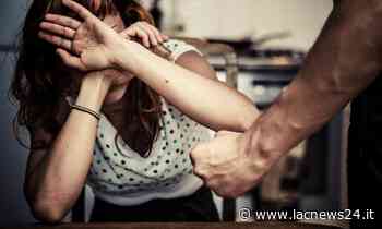 L’aggressione - Omofobia, accoltella la figlia e la sua compagna di Crotone perché non accetta la loro relazione - LaC news24