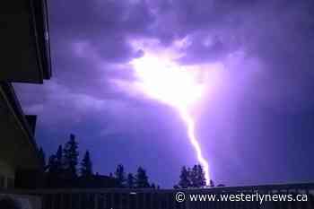 Video: Okanagan sky lights up after thunderstorm - Tofino-Ucluelet Westerly News