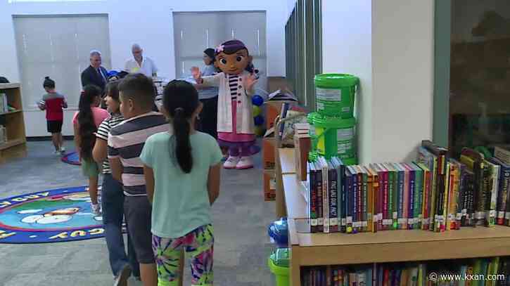 Free school supplies distributed in Del Valle