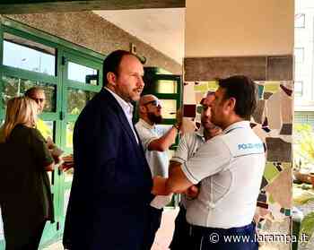 Zinzi in visita al carcere di Santa Maria Capua Vetere - La Rampa