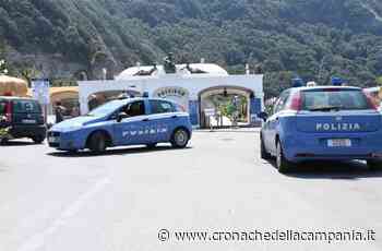 Controlli della polizia a Ischia: oltre 300 identificati - Cronache della Campania
