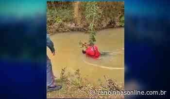 Canoinhas: Bombeiros resgatam homem que caiu no Rio Água Verde - Canoinhas Online